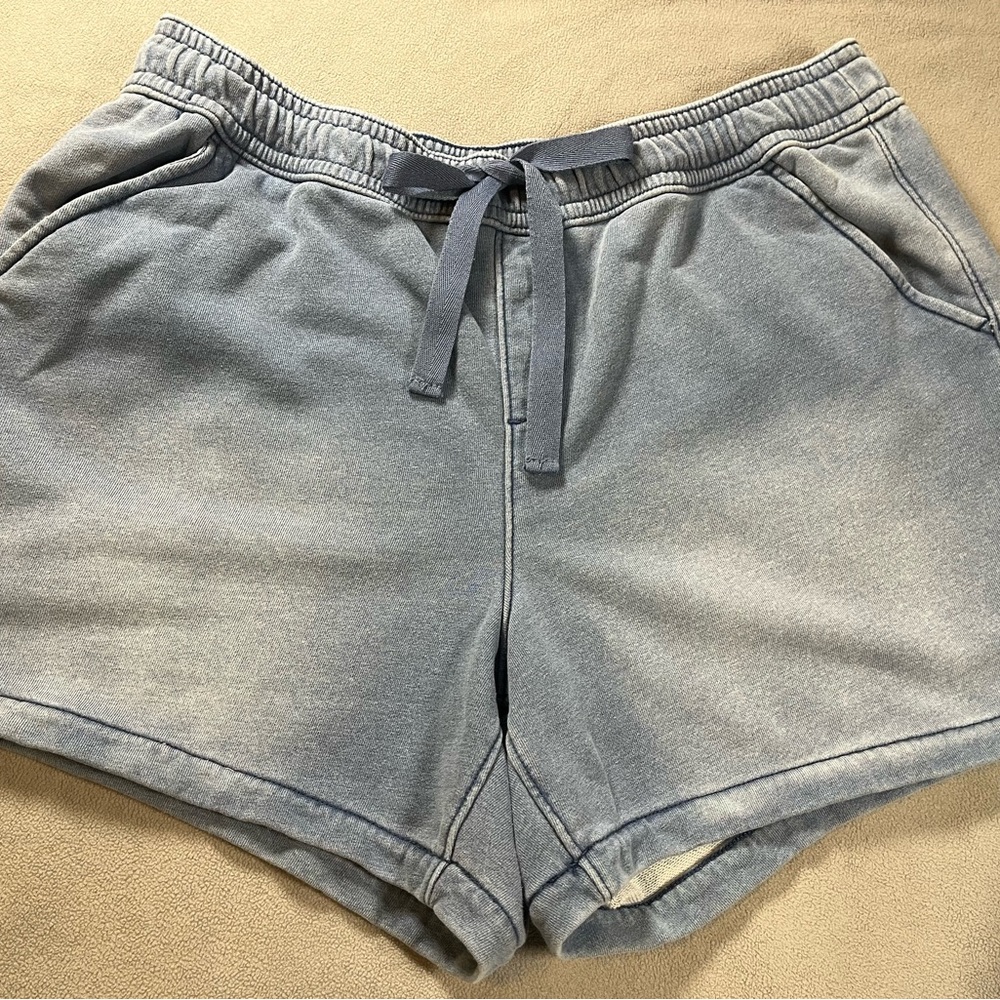 Lane Bryant mid rise pull on shorts. Sz 16